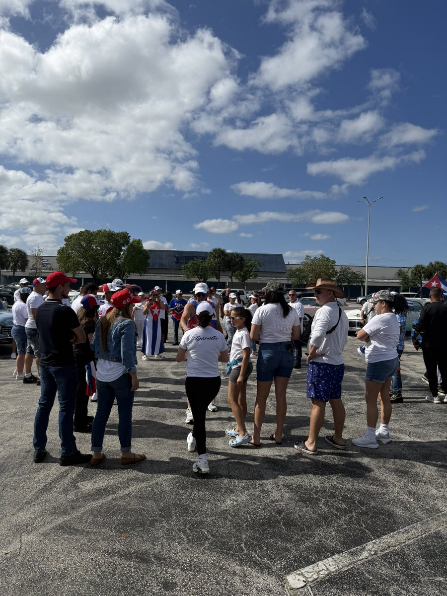 CubaWpb's tweet photo. 🇨🇺🇨🇺🇨🇺Acaba de empezar la Convocatoria en West Palm Beach 🏖️ https://t.co/aJ33YV32h9
