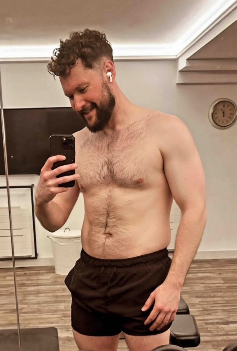 FAMOUS FIT MEN tweet media