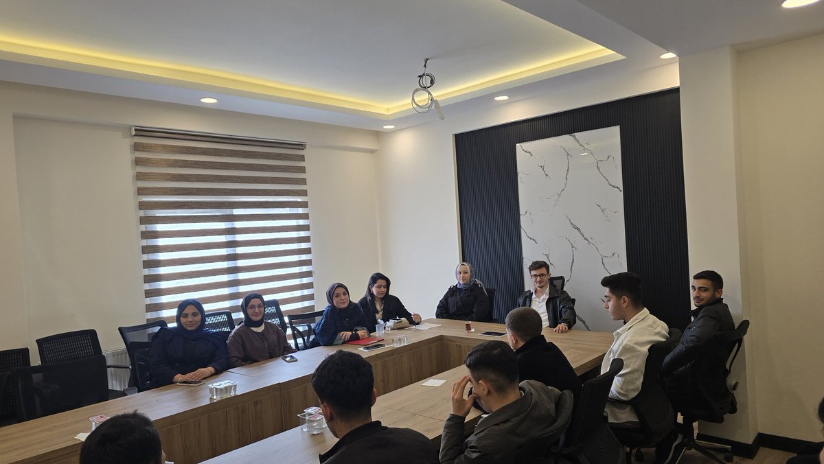 ysdulkadiroglu's tweet photo. Birim Başkanımız  Harun Arslan’ın riyasetinde, istişare ve değerlendirme toplantımızı gerçekleştirdik.

Daha güçlü yarınlar için Durmadan, yorulmadan Çalışmaya devam ediyoruz.
Aldığımız kararların hayırlara Vesile olmasını temmeni Ediyoruz. Durmak yok, yola Devam! https://t.co/pNdAnbF8bi