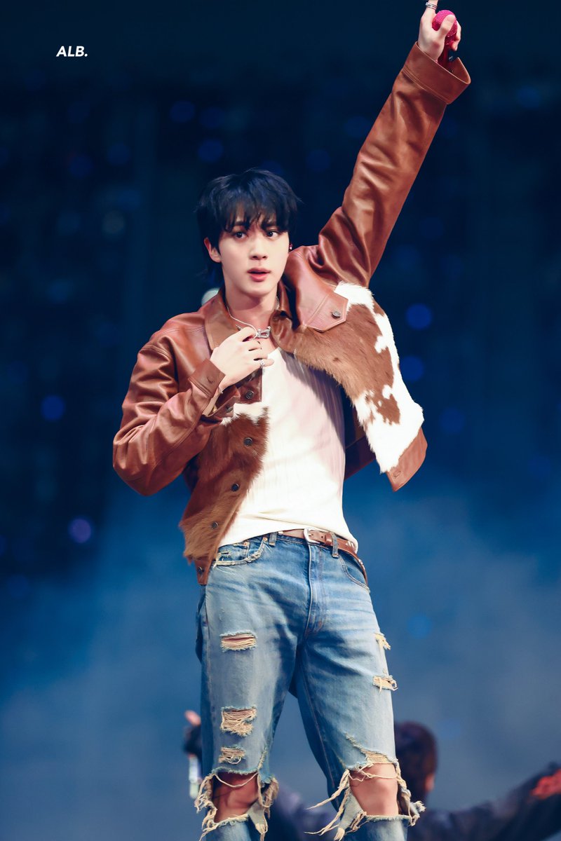 A LITTLE BRAVER 🐬 tweet media