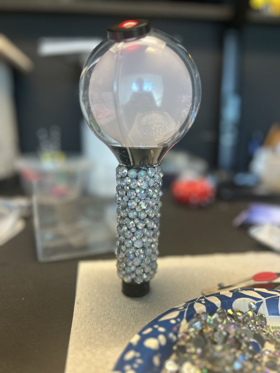 Trying to beautify my MOTS lightstick to give away at #ARIRANG_Tour Tampa.  She deserves to go out in a blaze of glory. Not perfect ,but a calming project.