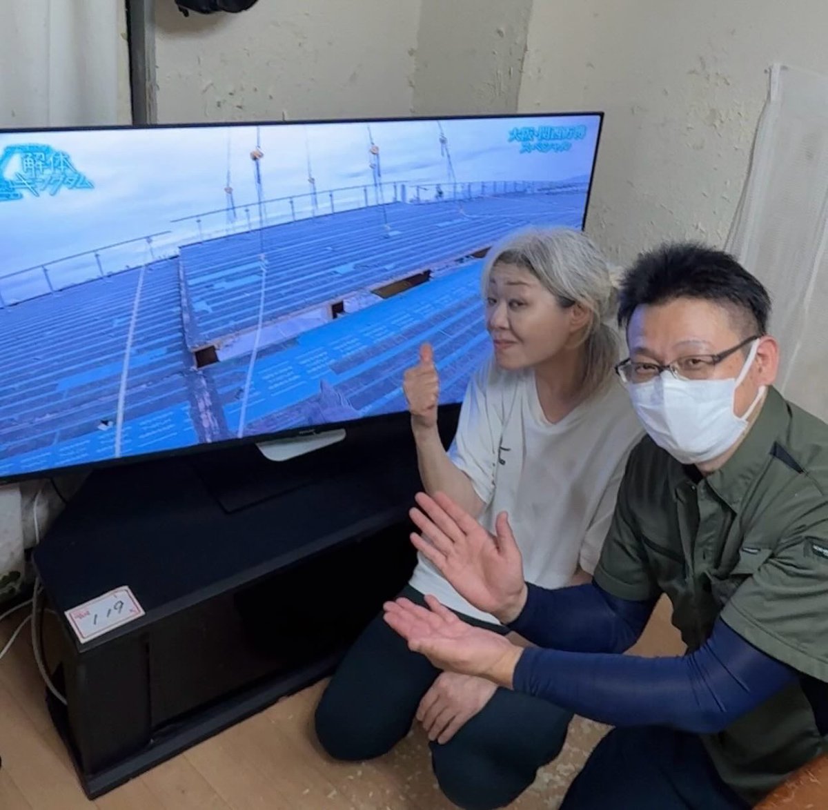 toshlakko301's tweet image. 15年以上使っていた
お気に入りのテレビが壊れ、
新しいテレビを設置してもらいました📺
SHARP AQUOSで
以前より大きめの50V‼️
全てにおいて凄さアップ⤴️
1つだけ残念なところが...
薄くなったので、
ニャン達が登れない🤣
設置してくれた工事屋さん、
ありがとう🥰
#テレビ
#SHARP #sharpaquos
#50v