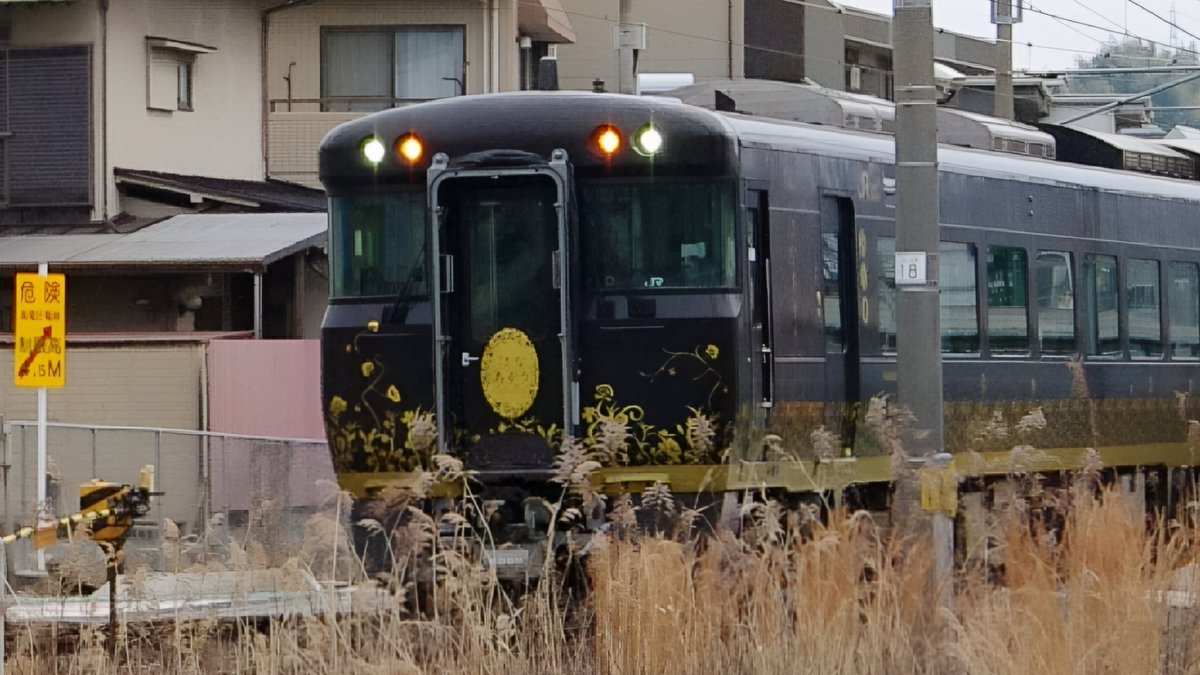 miyashima_0405's tweet image. ☆
「Sightseeing Express はなあかり / 高須～古江間と西広島駅にて」

広電 5101号 レッドウイング、そして本家JR西日本の 227系 レッドウイングと共演。

菜の花も美しいですね。

#キハ189 #はなあかり #Train

🌍️ameblo.jp/miyashima/entr…
□