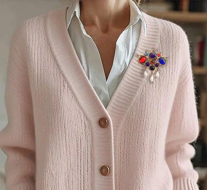 renaissancefai's tweet photo. Jewel-Tone Cabochons Brooch &amp; Faux Dangle Pearls, Multi Colors, Antique Gold Tone, Mogul/Mughal Vintage
https://t.co/TFshIqhHx3?
#brooch #vintage #mogul #mughal #multicolors #rainbow #antiquegoldtone #unsigned #jeweltones #large #fauxpearls #dangles #Lucite #cabochons #designer https://t.co/kfiedNSJHk
