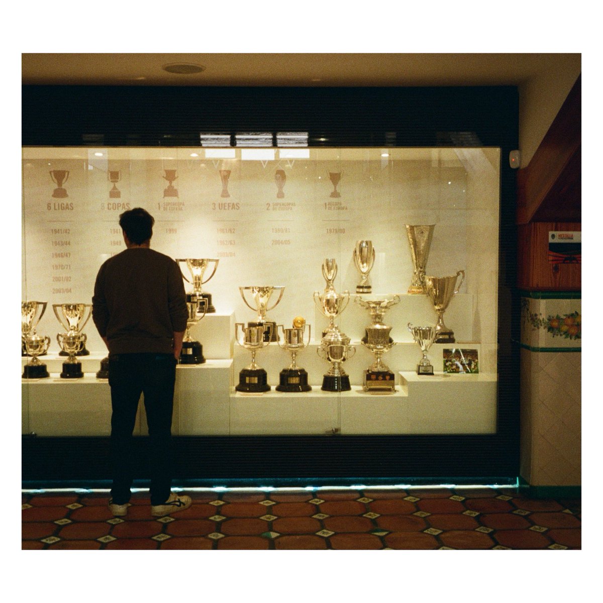 daveyjayyy's tweet image. Retro weekend in Spain this weekend. Seems the right time to share some 35mm film photos from the Mestalla Tour last month.

Shot on Contax TVS &amp;amp; Kodak Snapic A1 w/ Kodak UltraMax 400 Film. 

(1/2)
 
#ValenciaCF #MestallaStadium #35mm #35mmFilm