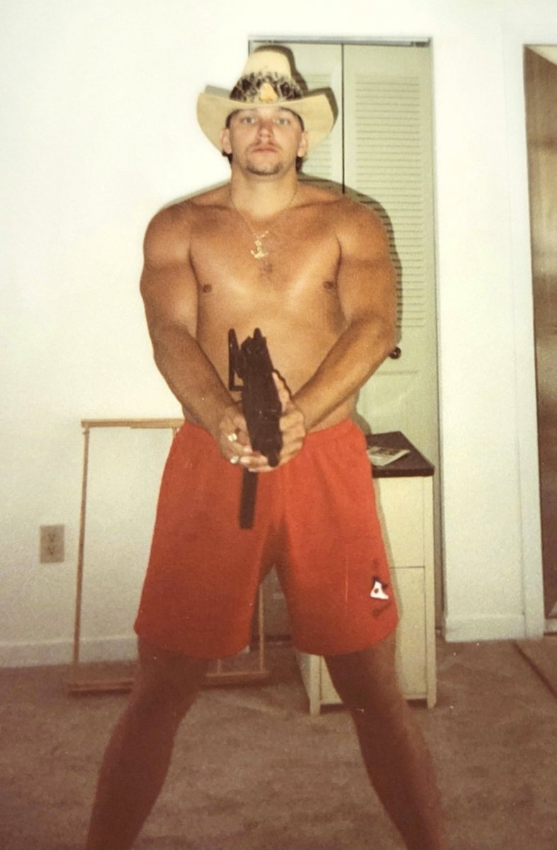 RideOrDieTB's tweet photo. I've picked up a lot in life from different people. One thing I got from my dad was my hustler mindset! #RIPPops April 12th '94. #LiveFastDieYoung https://t.co/2C2W4PeWgd