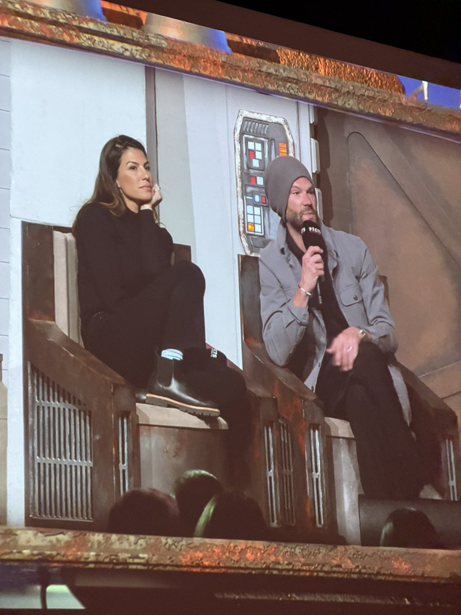 MiaAW90's tweet photo. Jared and Gen were told to do one-word answers, because the panel is already overrunning by 20 minutes. Not managed to do that for a single question. π€£ #SPNFamily #FACTSCon https://t.co/FlOvu4HrL2