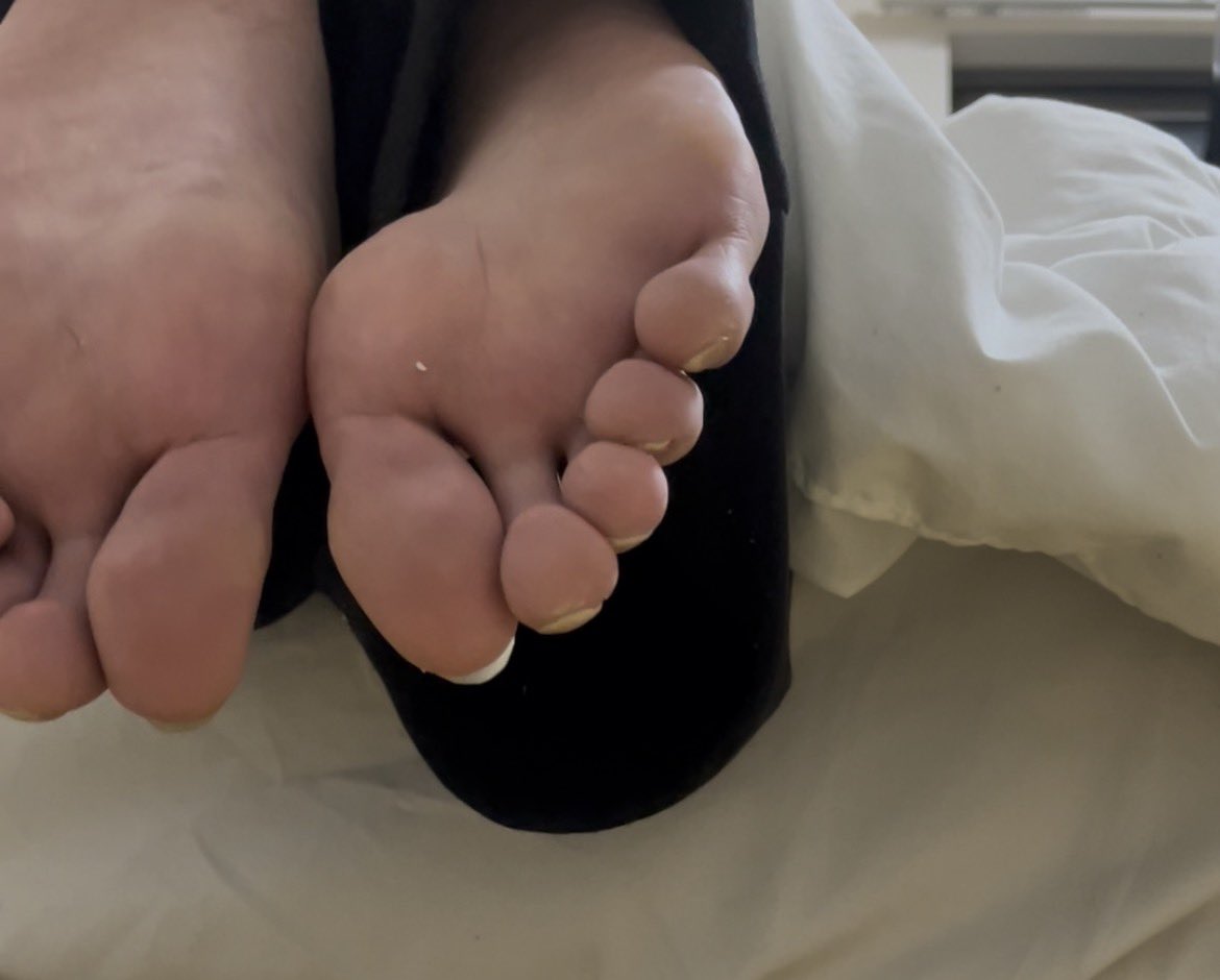 plx7_S's tweet photo. ひま足フェチの方話しましょう〜
Let's talk with me, feet fetish even if it's your first time!

#malefeet #gayfeet #ticklingmale #gaytickling #GAYFOOTWORSHIP #footfetish #lickling #くすぐり #足フェチ #ノンケ https://t.co/QmaV3SxJPH