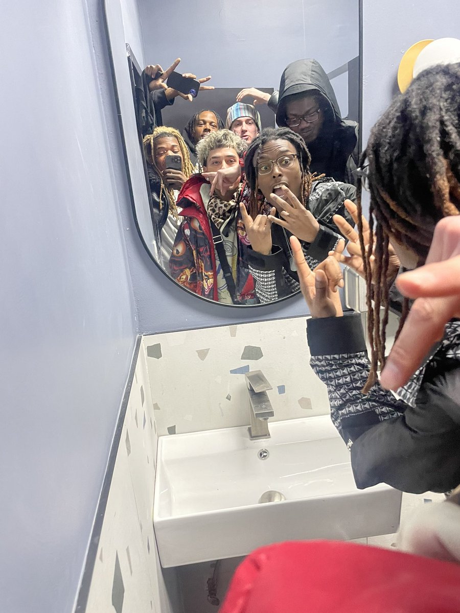 cozyric's tweet image. Hear Bleedlivin - Smoking Thrax ( Vol 1 ), a playlist on #SoundCloud 
on.soundcloud.com/2DtPmwdb1oaekg…