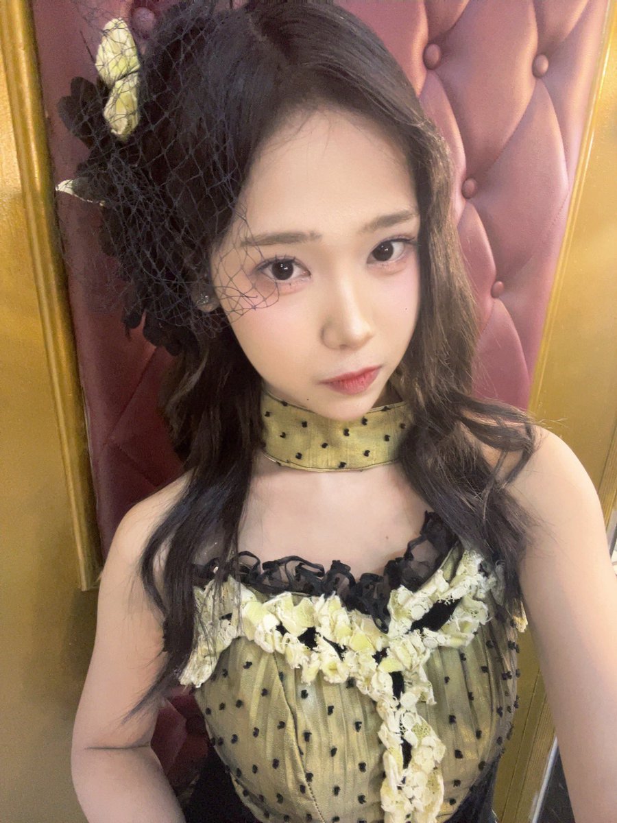 AR_LanaJKT48's tweet photo. Terimakasihh untuk harii inii!! Sukak enggak unit song baruu aku sama cici??💛💙 https://t.co/aAwJDojWws
