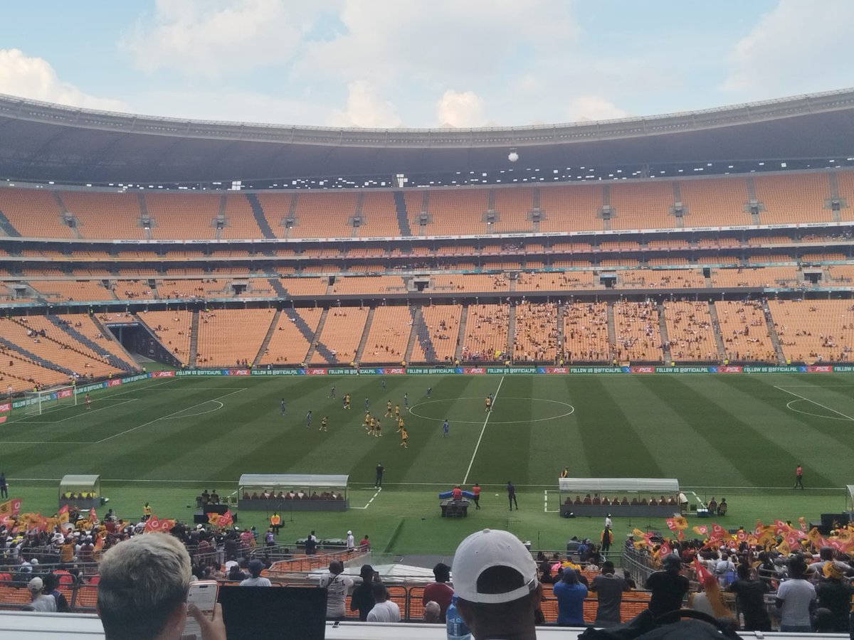 FARPostZA's tweet photo. MATCH TEMPORARILY SUSPENDED 

The match between Kaizer Chiefs and TS Galaxy at FNB Stadium has been temporarily suspended due to flood lights failure. 

#FARPost 
#BetwayPrem https://t.co/BDJqZFRbBd