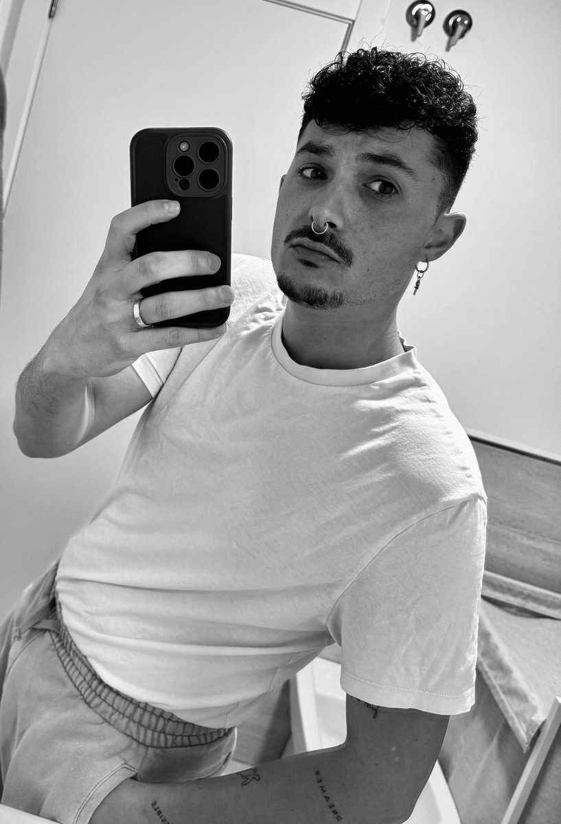 Anthony Senén 👓 tweet media