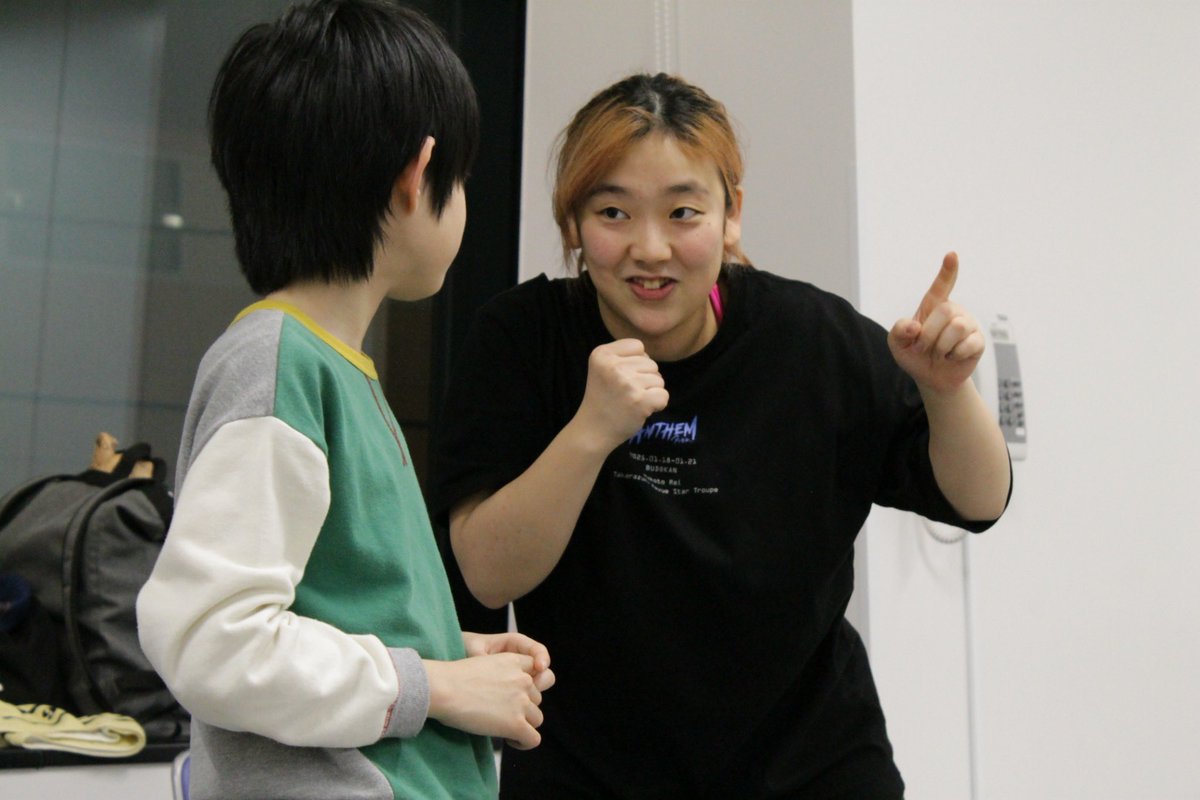 【one_class　活動報告｜4/12】

4/12はわんクラ／アクションクラス🤛
東京でスーツアクターとして活躍中のミウ先生に代講してもらい、急遽の特別編に！

パンチ／キック／フック／ダック／受け／払いなどギュッと確認し、最後は立ち回りを発表、あっという間の120分でした！