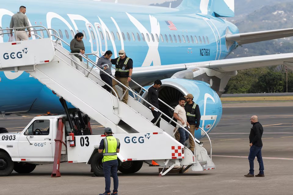 Anthea8668's tweet photo. Costa Rican authorities receive a flight carrying 25 people deported from the U.S., all nationals of third countries, under an agreement to accept such deportees, at the Juan Santamaria. https://t.co/enh02JfzEo