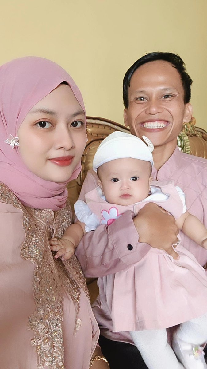 MayangApril19's tweet photo. Masya Allah tabarakallah allahumma Barik 🤍 momen lebaran with asheeqa dan ayah asheeqa. https://t.co/TH9RGZYzjO