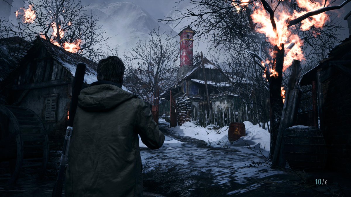 ymsh_gumio's tweet image. 【BIOHAZARD VILLAGE】時勢に乗らずプレイ開始。PS5版は既プレイだけど、PS4版で改めて遊ぶ。今回はDLCで追加されたTPSモードで遊ぶ。これのおかげでまた新鮮に遊べて良いね！FPS、TPSと両方の良さがあるけど、TPSの方がゲーム的には遊びやすい感じ。FPSは没入感が桁違い。 #PS4 #BIOHAZARDVILLAGE