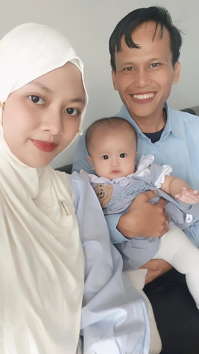 MayangApril19's tweet photo. Masya Allah tabarakallah allahumma Barik 🤍 momen lebaran with asheeqa dan ayah asheeqa. https://t.co/TH9RGZYzjO