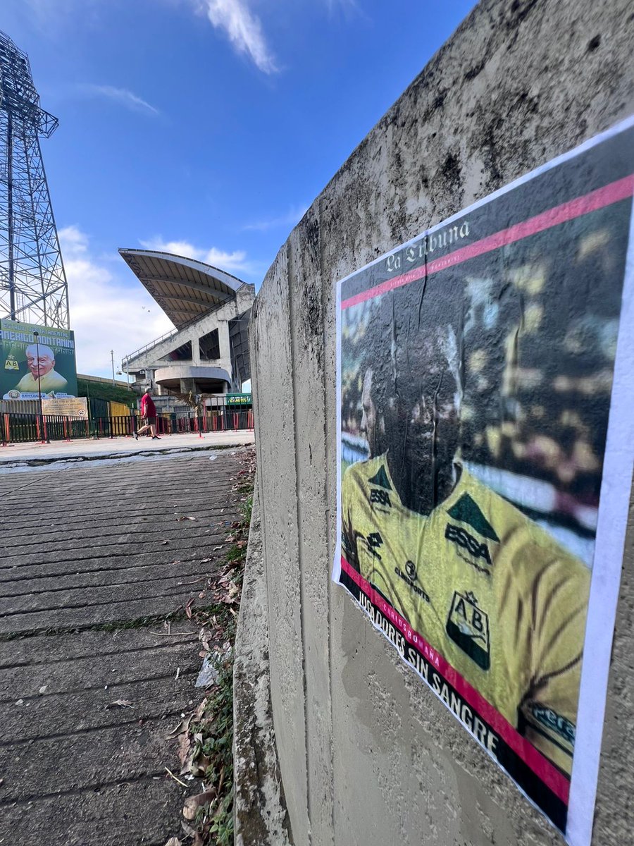 CaracolBga's tweet photo. 🔴 #Atencion #Nosenvian | En los alrededores del estadio Américo Montanini se han reportado pancartas con mensajes intimidatorios dirigidos a los futbolistas del Atlético Bucaramanga. https://t.co/Ia6F5ewtZF