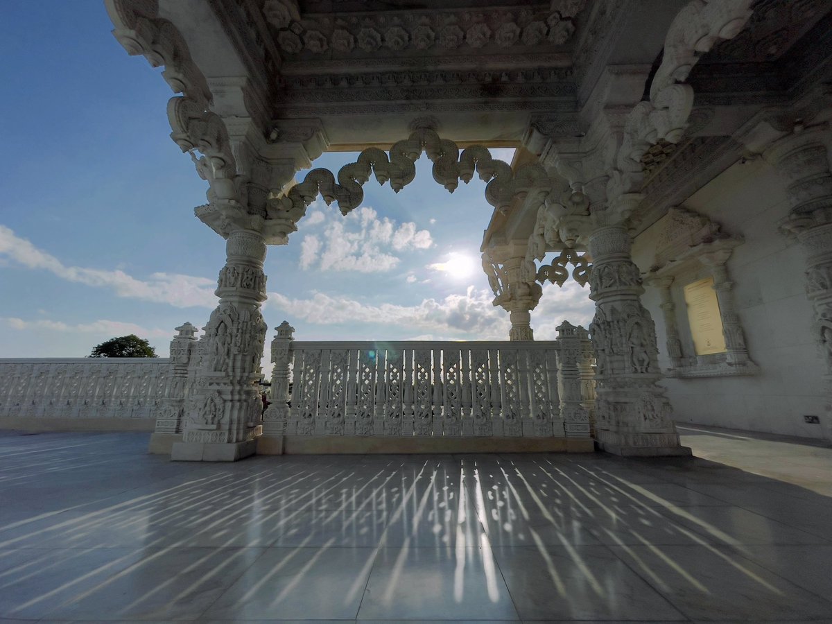 NeasdenTemple's tweet photo. Sun☀️days at #NeasdenTemple https://t.co/PEQHit2dK7