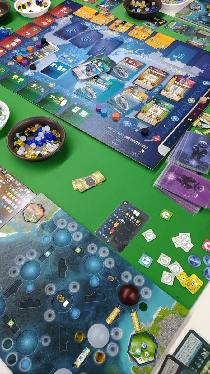 共和ボードゲーム会

パピリア、鄭和宝船、アンダーウォーターシティーズ(拡張2種込)

UWC初プレイ。第2拡張は新資源でフリーアクションが出来るので小回りが効くようになる拡張っぽい。ワカプレ+カードが基本システムだが大敗。使用カード絞らないとダメだったな。
皆様ありがとうございました