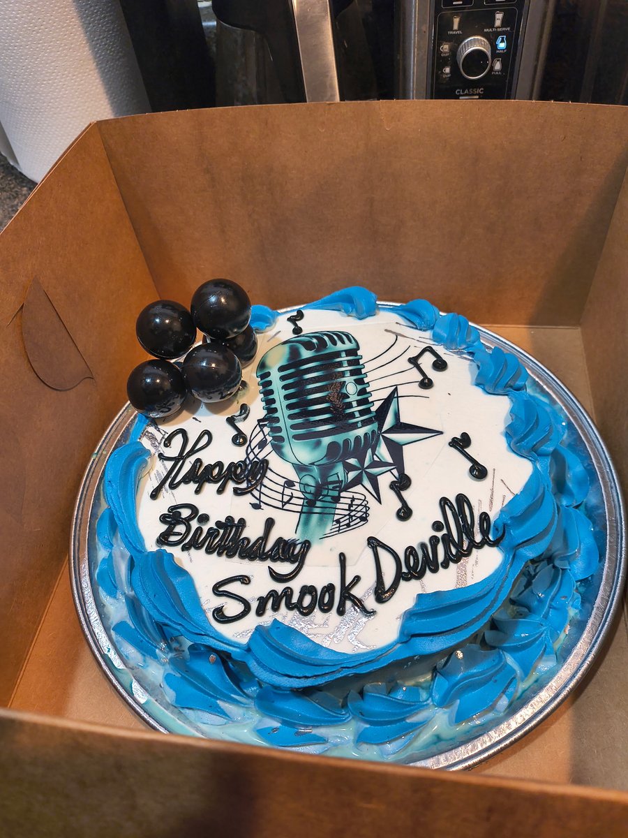 SmookDeville's tweet photo. 🥂 https://t.co/kF3v4omD7S