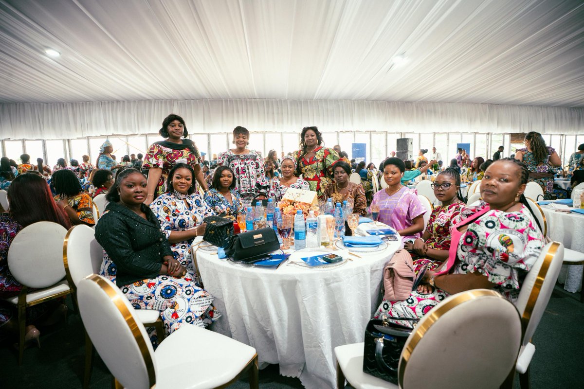 AGENCE_APCSC's tweet photo. À l’occasion de la clôture du Mois des droits de la femme, la Première ministre Judith Suminwa Tuluka a échangé avec les femmes de la Primature, dont une délégation de l’APCSC, conduite par son Directeur Général, Me Freddy Yodi Shembo, au Palais du Peuple, le samedi 11 avril 2026.

Thème : Leadership féminin au cœur du service public.
Message fort : « Sans les femmes, l’État n’avance pas. Leur place doit être au cœur des décisions. » a martelé Madame Judith Suminwa lors de son adresse aux femmes.

@Presidence_RDC @PrimatureRDC  @Com_mediasRDC  @SuminwaJudith @FreddyShembo