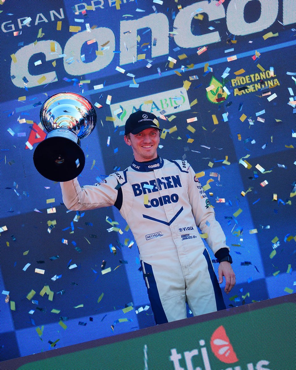 acpacturcar2000's tweet photo. 🏆🙌 @andijakos festejó en la Carrera 1 en Concordia. @jositoooooo terminó 2° y @FacundoArdusso selló el podio. https://t.co/wOExKhPb2D