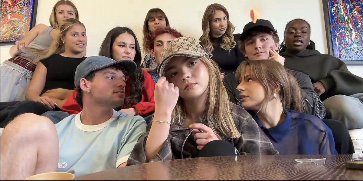 jfkdops's tweet image. Le live le plus grand du monde #staracademy