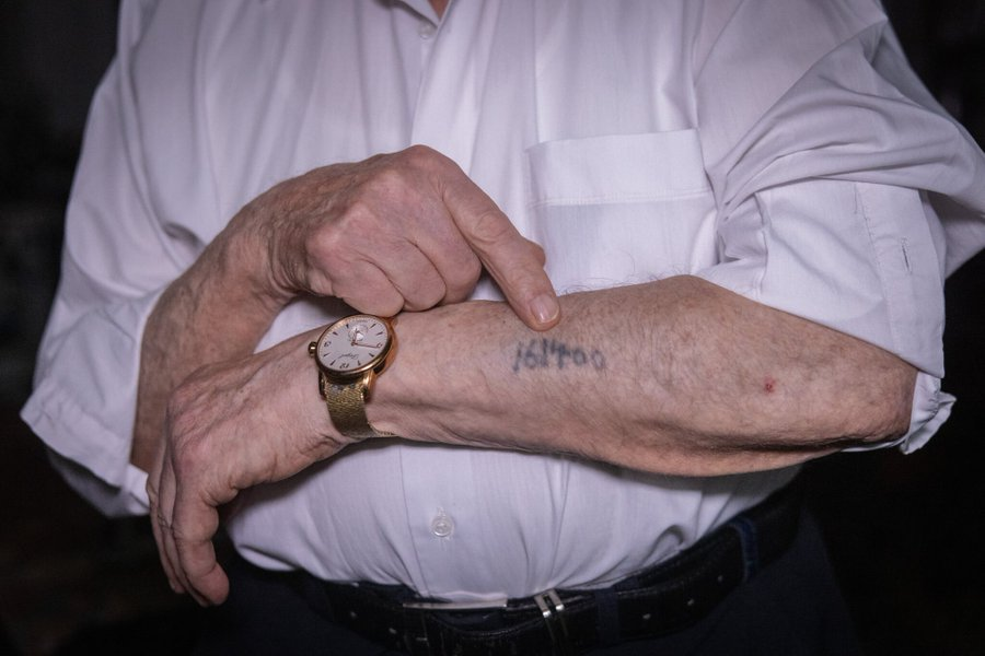 In aanloop naar de Holocaust-herdenkingsdag wonen er 111.000 overlevenden in Israël.
Ruim een ​​kwart van hen is ouder dan 90, twee derde is vrouw; de wereldwijde Joodse bevolking heeft volgens het Centraal Bureau voor de Statistiek nog steeds niet het aantal bereikt dat ze in