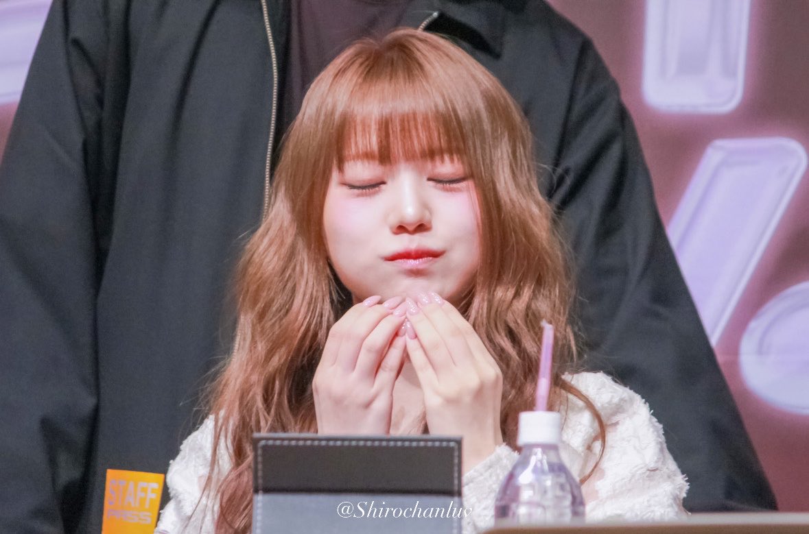 𝑚𝑜𝑚𝑜 tweet media