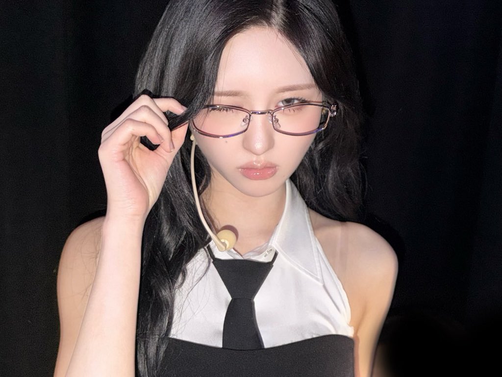 kimgaeulm's tweet photo. @myujien and i was like, ummm. . i can be your type. so, why not choose me?¡ https://t.co/KUX2a9u9e4