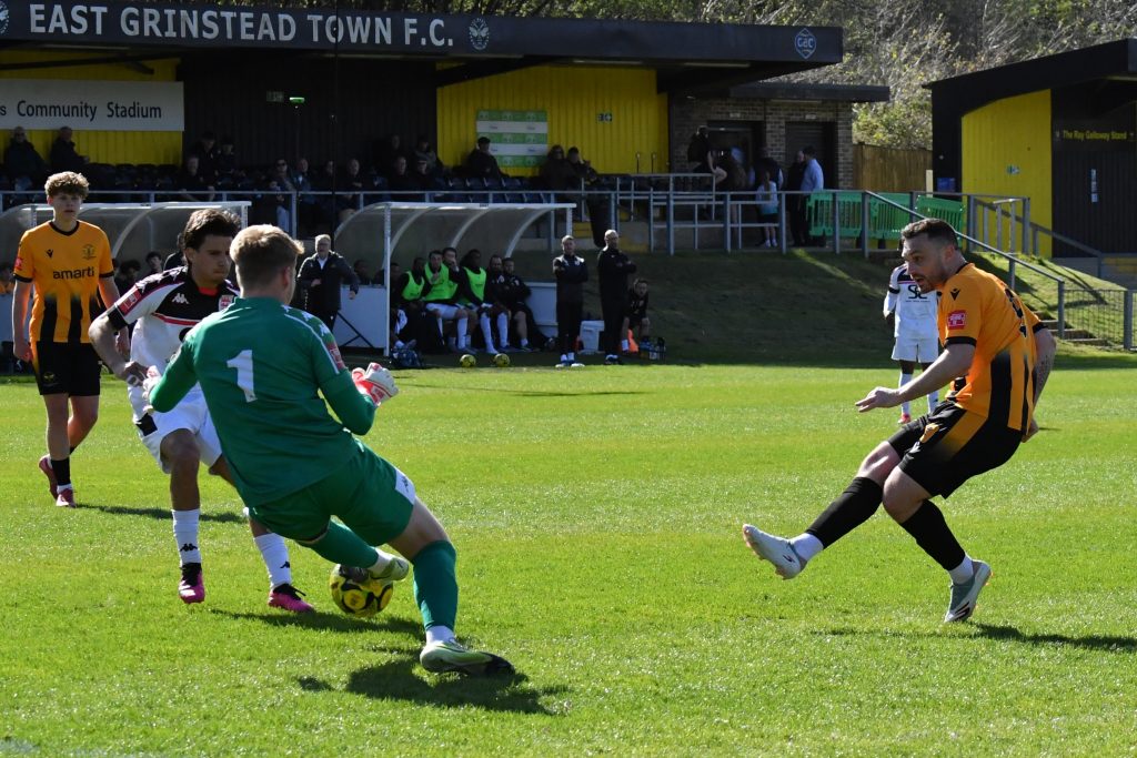 StuartDHGibson's tweet photo. Photo gallery from yesterday's @egtfcwasps home game against Faversham is available at https://t.co/3NwkhUGmvG https://t.co/CLWkmvgfgd