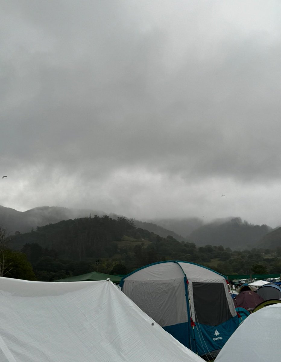 k000lkaatt's tweet photo. nunca he estado en coachella pero no creo q sea más divertido que el camping del riverland https://t.co/arFpazPOOy