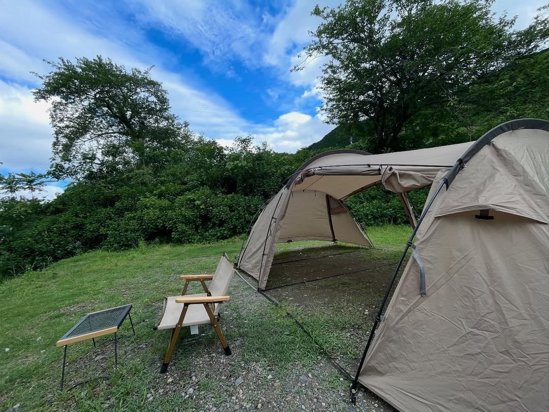 dyvcd54964293's tweet photo. 今日は雨のキャンプ☔🏕️

晴れの日のキャンプもいいけれど、
雨の日のキャンプにはまた違った落ち着いた雰囲気があります✨

こ���いう時間も、キャンプの楽しみですね😊

#キャンプ
#雨キャンプ
#アウトドア
#キャンプ時間
#自然の中で
#ランタンの灯り
#キャンプ好き https://t.co/iroTD0m3S6