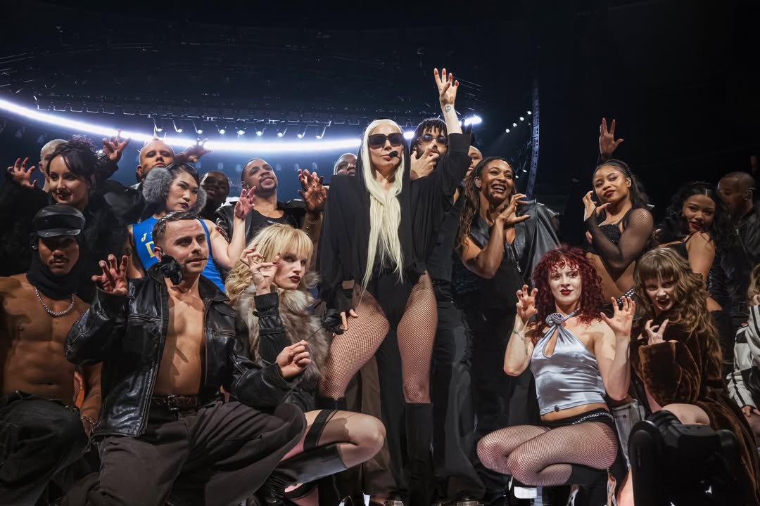 RDT Lady Gaga tweet media