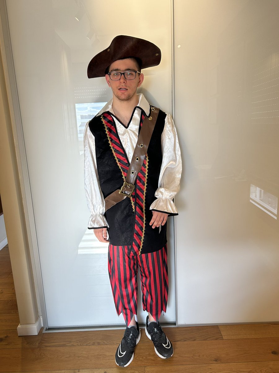 SherriPizza's tweet image. 🧵1/5 בבית הספר לחינוך מיוחד בו לומד הבן שלי חגגו היום באיחור את פורים, כי בית הספר היה סגור 6 שבועות בגלל המלחמה, מלבד לימודים בזום.  
The special education school that my son (20, #autism) attends had a belated Purim party today, as school was closed for 6 weeks due to the war