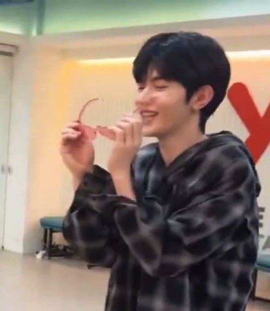 saturn🧚🏻‍♀️ tweet media