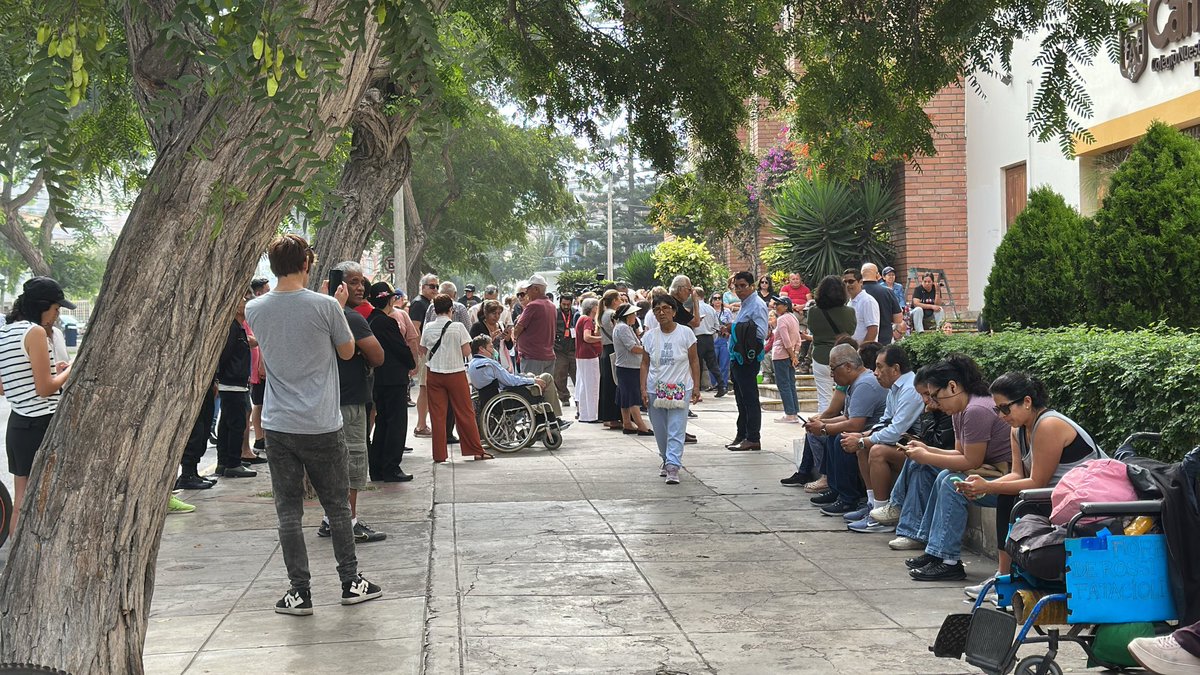 javierzelada's tweet photo. @rmapalacios Reportando que el Carmelitas (sede primaria) sigue cerrado . Aún nadie puede votar https://t.co/cw1xOGusH2