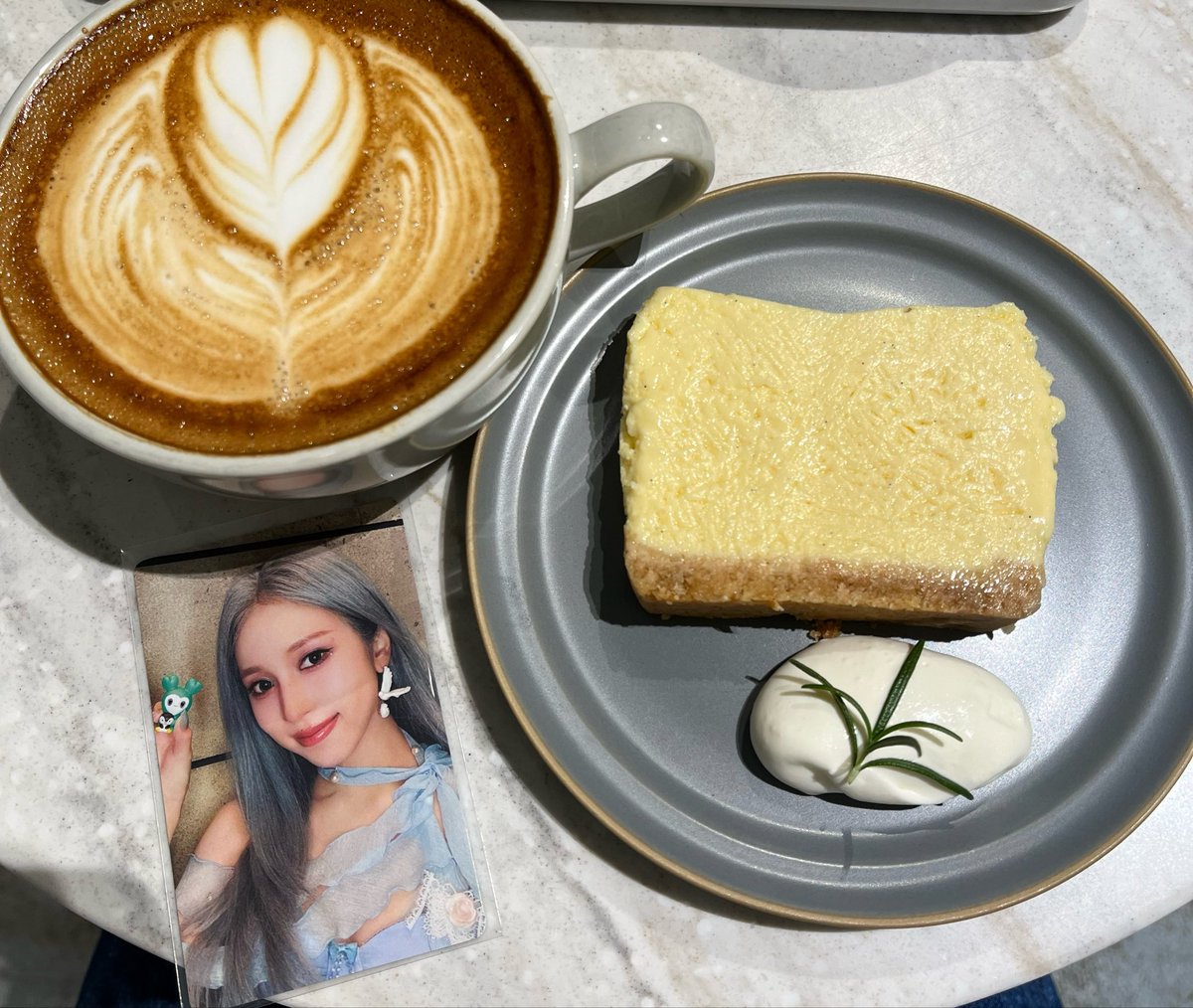 코모² tweet media