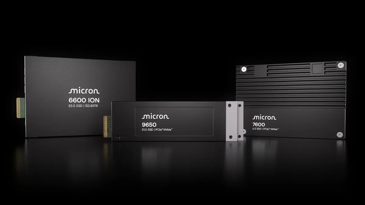عصر الـ PCIe 6.0 بدأ رسمياً! 

ميكرون (Micron) تطلق سلسلة 9650، أول SSD PCIe 6.0 يدخل الإنتاج العالي بمواصفات مرعبة:

⚡️ سرعة قراءة: تصل لـ 28GB/s (ضعف PCIe 5.0).
⚙️ الأداء: 5.5 مليون IOPS.
❄️ التبريد: دعم التبريد المائي والهوائي.
💾 السعة: تصل إلى 30.72TB.

الموديل مخصص لثورة