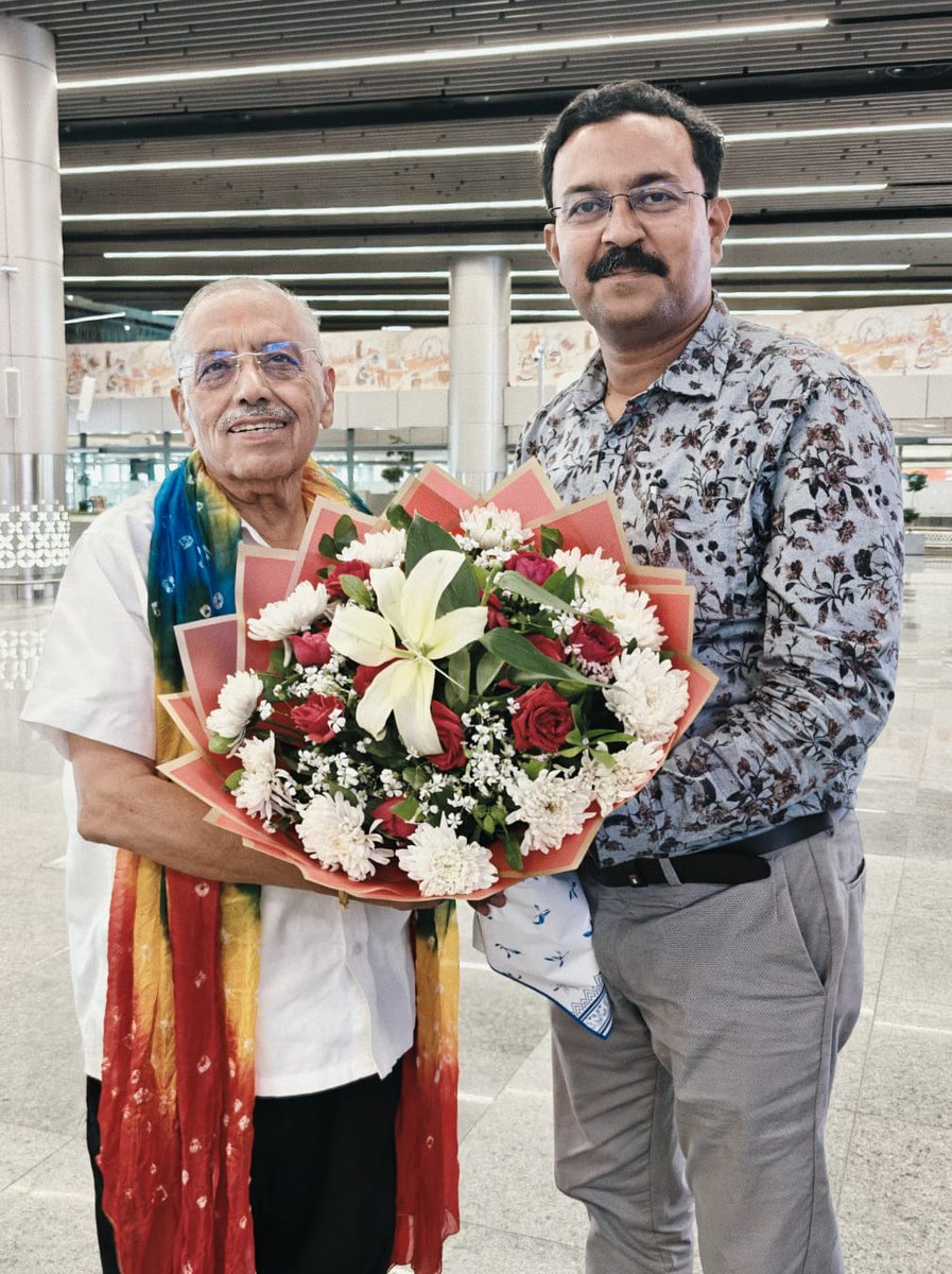 AhteshamFIN's tweet image. डॉक्टर जगदीश चंद्र जी 🌷
#CEO &amp;amp; Editor in Chief #भारत_24 &amp;amp; #CMD 1st इंडिया का स्नेह और आशीर्वाद मिला !! 🌸