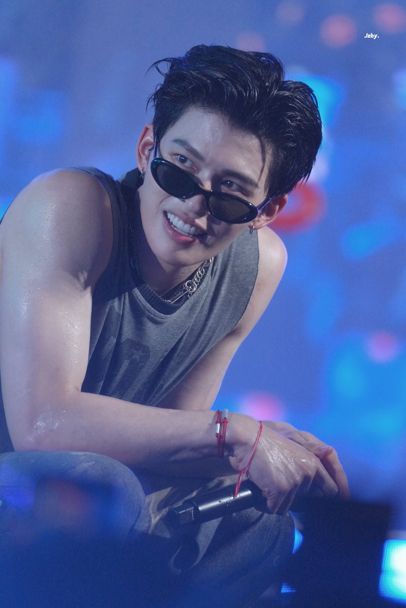 JZBY 💜 tweet media