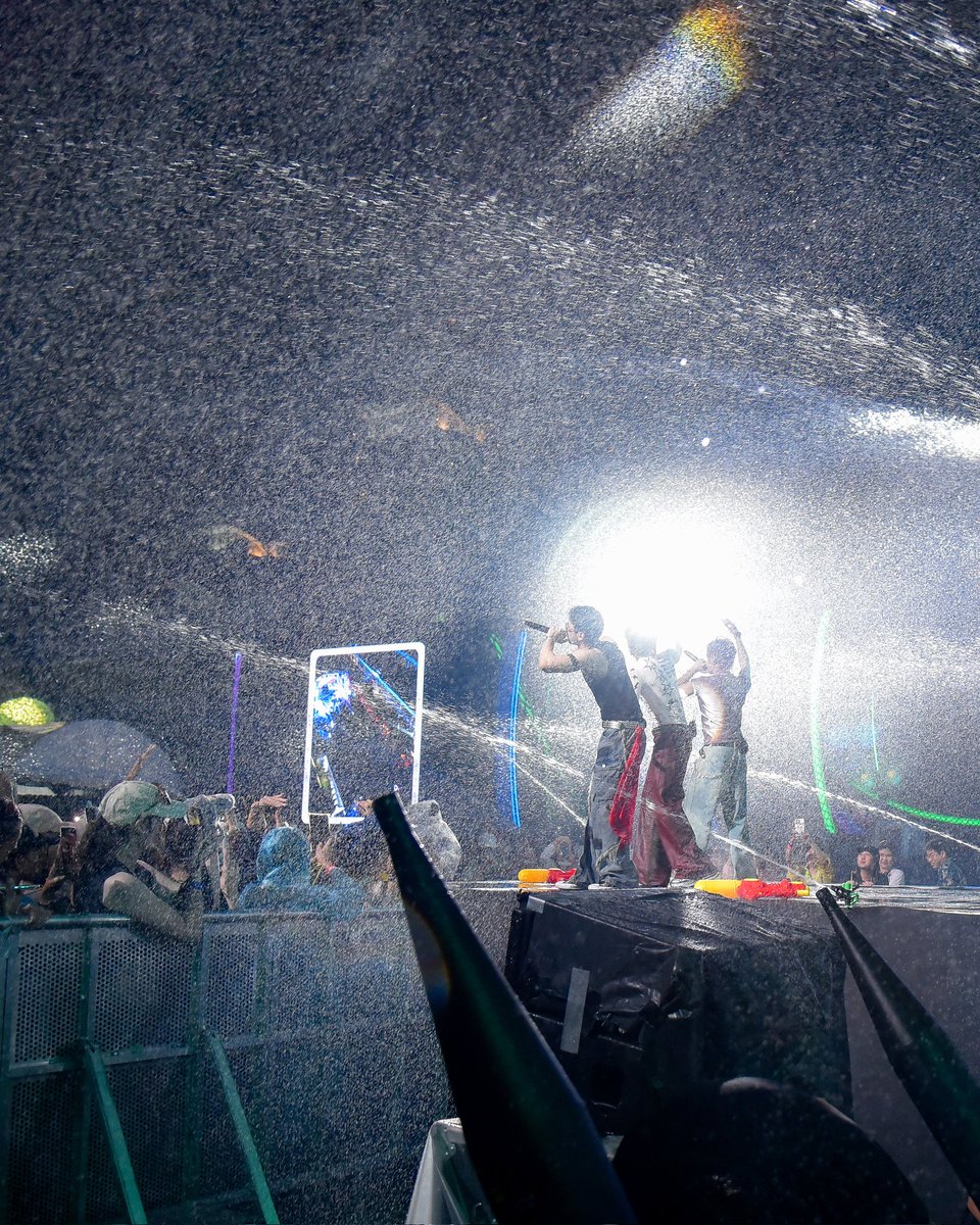 TRINITYwithSub's tweet image. Splashing fun with ‘TRINITY’ 💦

#TRINITY_TNT 
#SuperFluid2026
#KingPowerSongkran2026