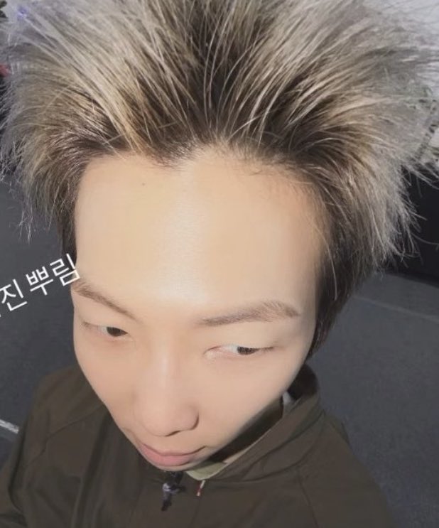 seokjinnie's cheeks 👨🏻🚀💙 tweet media