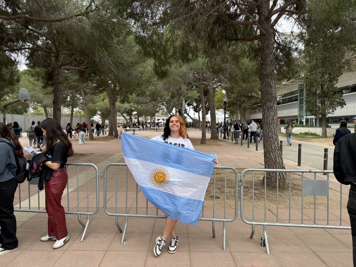 catsita ໑̣ INTERACTUE CON LOUIS tweet media