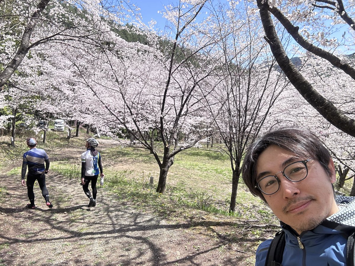 ELScoltd's tweet photo. この週末は自転車に乗って近所各所でお花見三昧🌸
澄んだ空に映える満開の桜はいくら見てても飽きないです👀

厳しい冬を乗り越えた開放感みたいなのもあるんでしょね😌

#塩田平
#上田サイクリング https://t.co/5FCRK9rpQ5