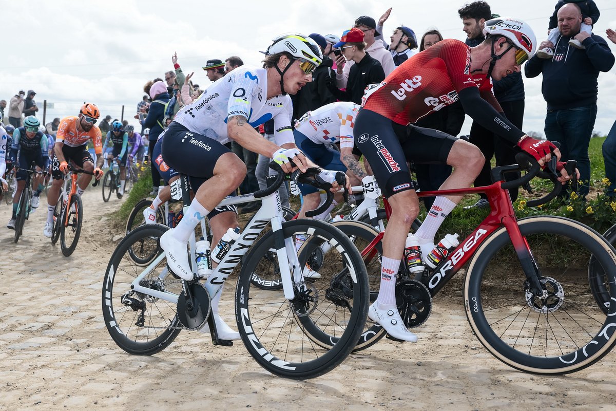 Movistar_Team's tweet photo. 🇫🇷 #ParisRoubaix 🏁 Batalla constante en una guerra de desgaste. En meta, @ivan_cortina  finaliza 24º.  

📸 @SprintCycling 

#RodamosJuntos I @movistar_es I @parisroubaix https://t.co/AocAD0xrno