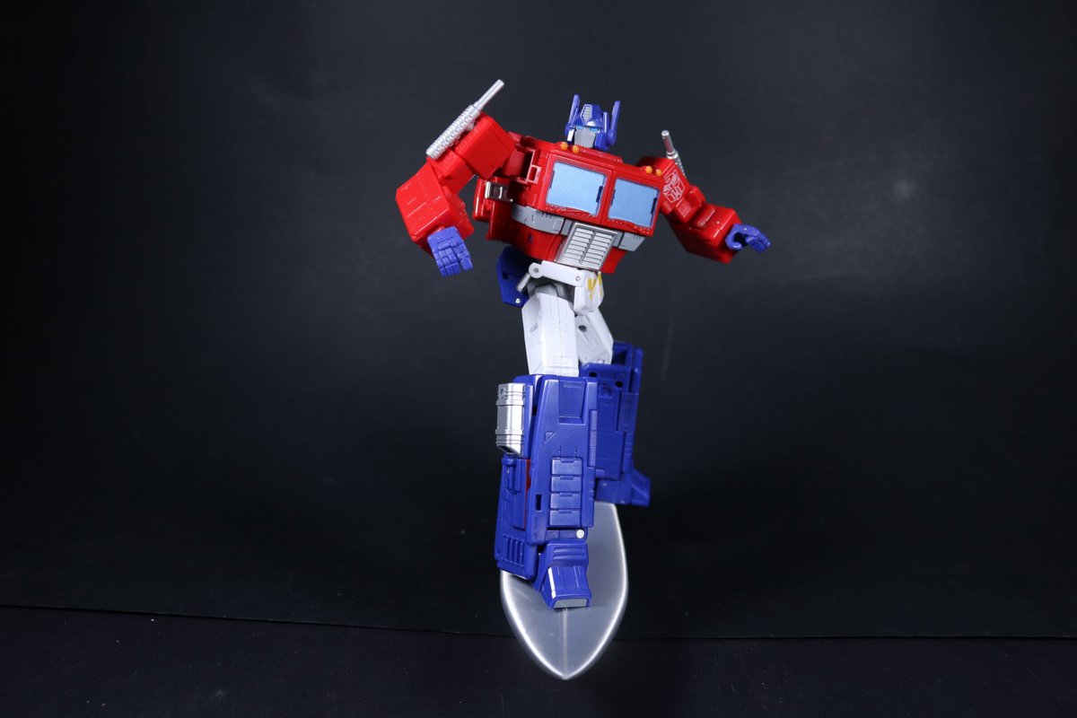 FunbieStudios's tweet image. To help keep our robot pals in shape and have some fun here's some sporting equipment in the form of a surfboard and basketball for Optimus Prime!

#3dprint files now up at patreon.com/posts/155413604!