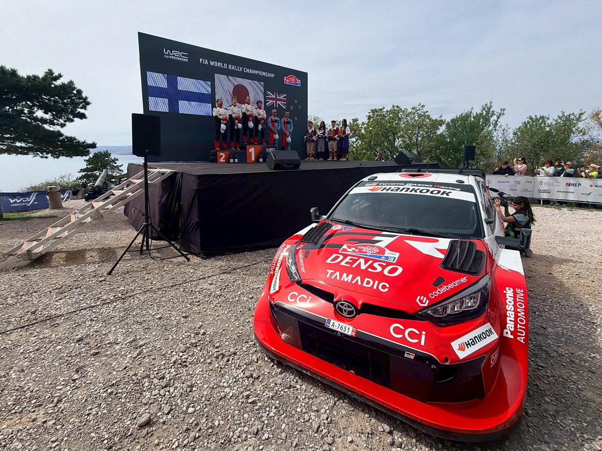 rallyplus's tweet photo. 【マットのホゲホゲWRC@クロアチア日記】何という結末！ クロアチアラリー、優勝したのはタカさん！　

信じられない展開だね。タカさん自身も衝撃を受けていたし、それは僕も同じ。アーロン、タカさん、おめでとう!!
 #WRCjp #WRC #hogeWRC #RallyCroatia https://t.co/Y1fjvR4R7r