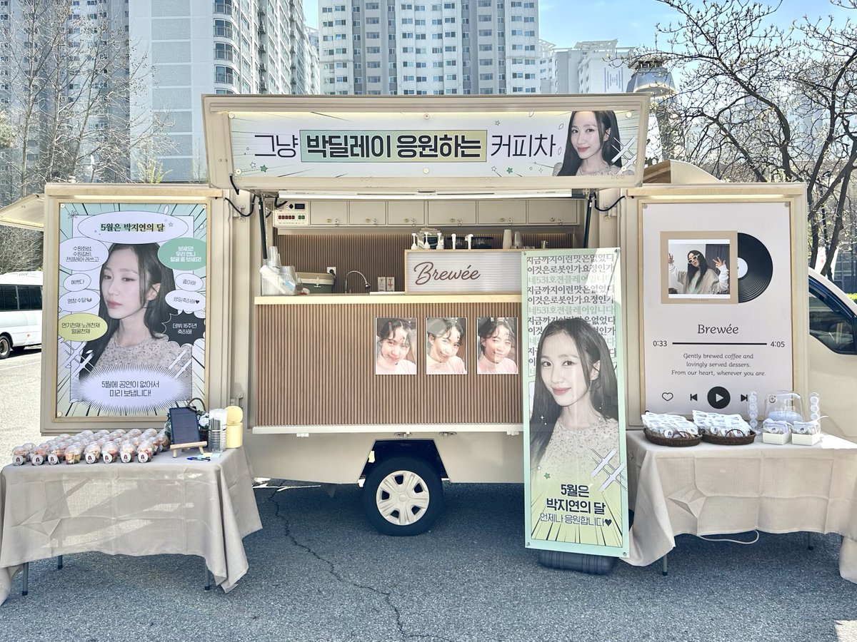 DELAY in tweet media